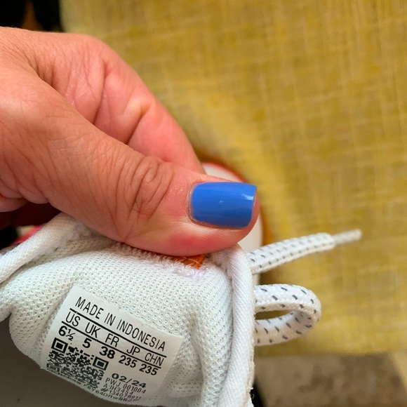 Women’s adidas running sneakers size 6.5 - Picture 6 of 6